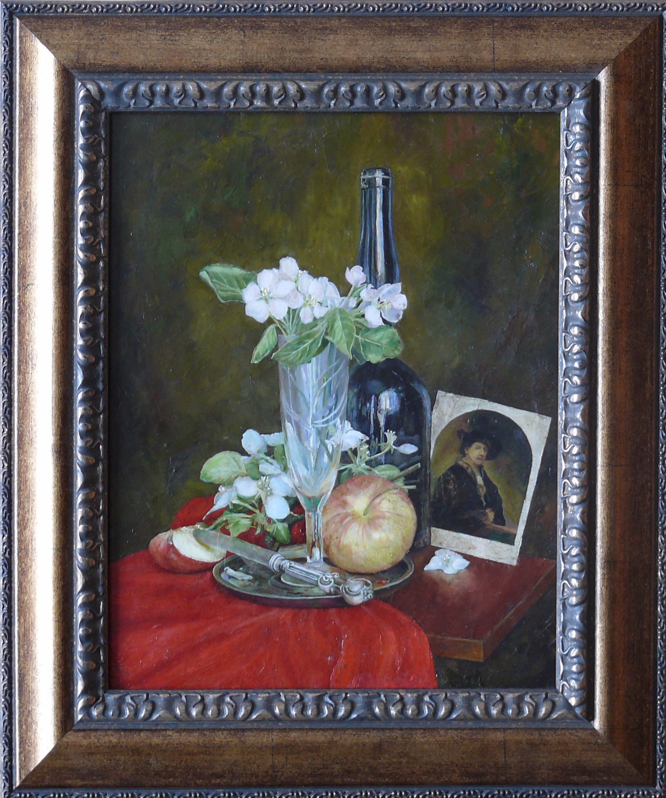 Натюрморт с яблоком